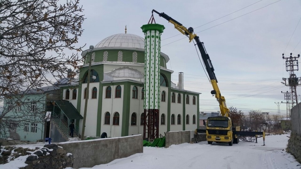 Çelik Minare Çeşitli